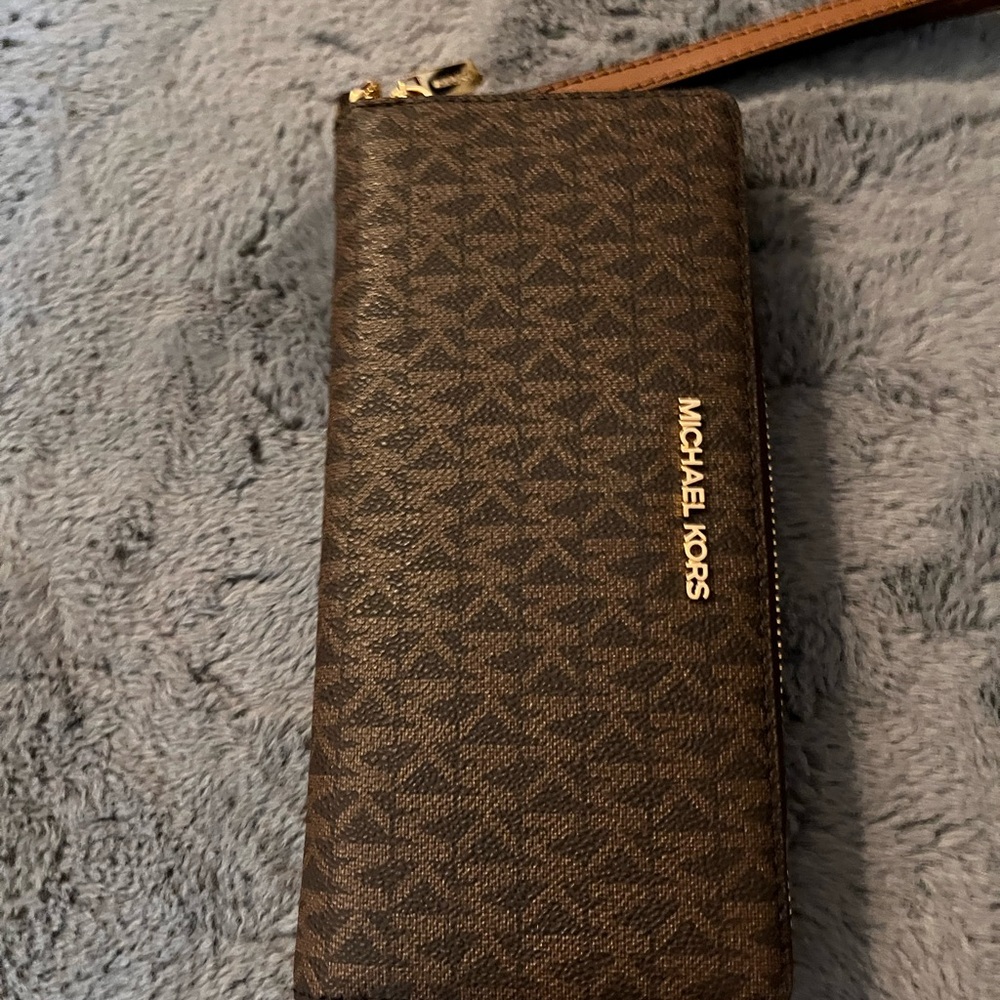 Michael Kors Signature Brown Key Holder - Picture 5 of 7